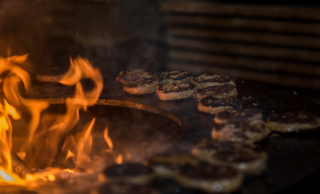 Buiten koken en eten als belangrijk onderdeel van samenzijn