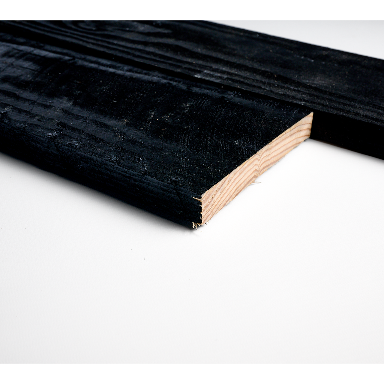 Douglas plank 2,2x15cm fijnbezaagd zwart 2m