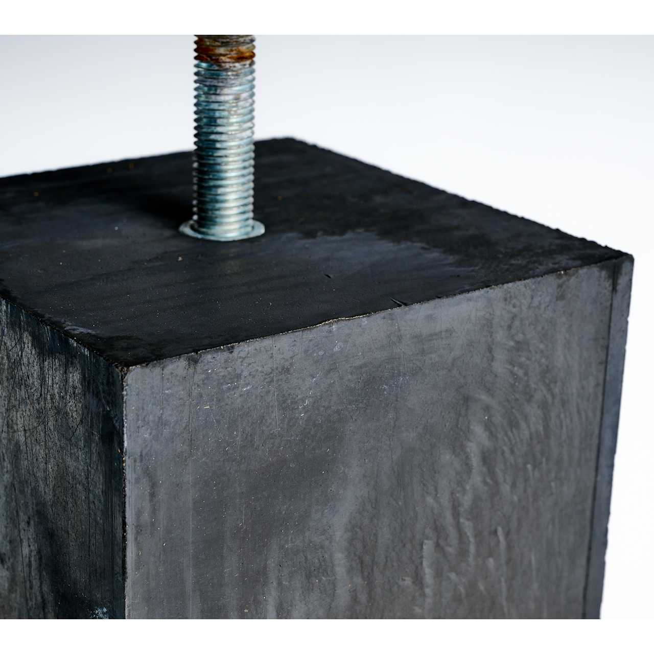 Betonpoer Egaal 15x15x58cm incl. draadeind