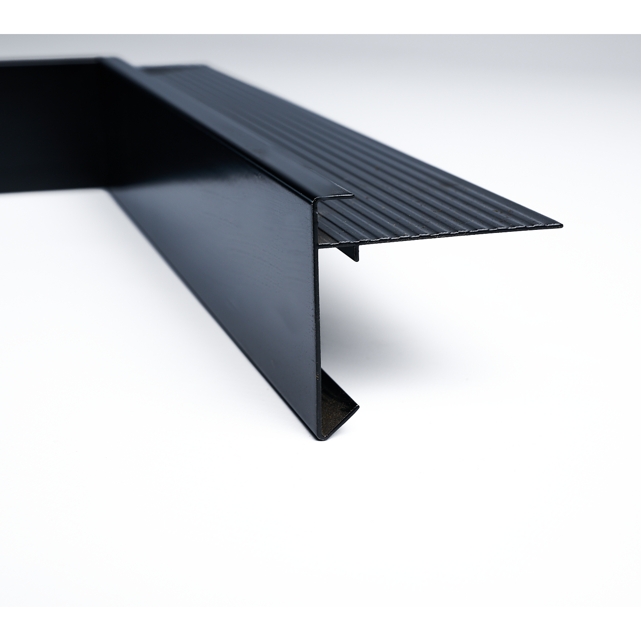 Binnenhoek daktrim 60x64mm aluminium 40x40cm zwart