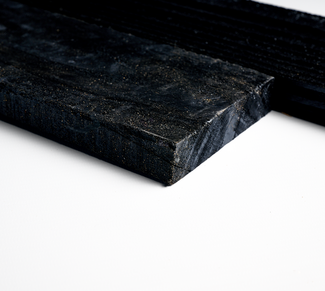 Douglas plank 2,2x10cm fijnbezaagd zwart 2m 02