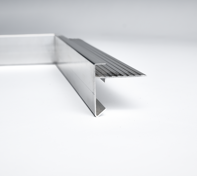 Binnenhoek daktrim 45x45mm aluminium 40x40cm brute 02