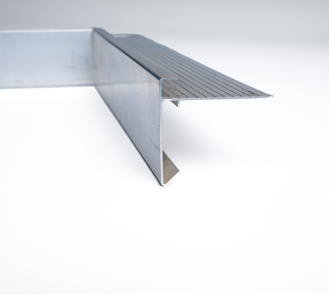 Binnenhoek daktrim 60x64mm aluminium 40x40cm brute 02