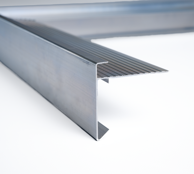 Buitenhoek daktrim 60x64mm aluminium 40x40cm brute 02