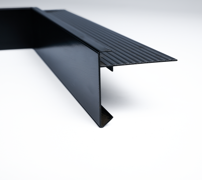 Binnenhoek daktrim 60x64mm aluminium 40x40cm zwart 02